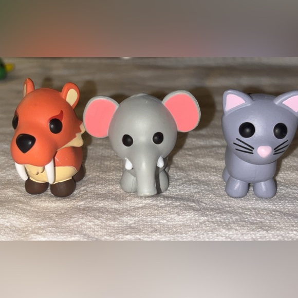 Roblox Adopt me Figurines. 15 figurines total, and 8 eggs! - Picture 8 of 8